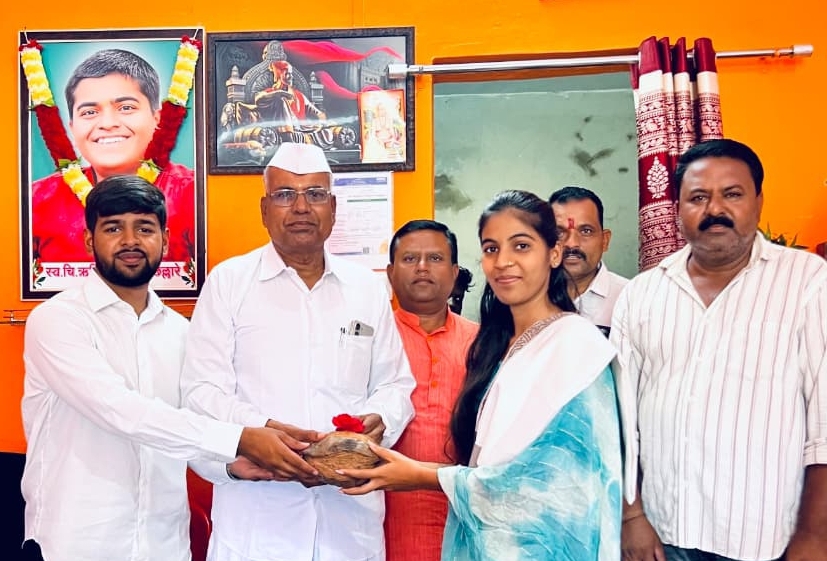 ऋषी छल्लारे फाउंडेशन विद्यार्थि चा सत्कार